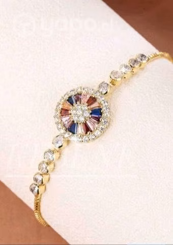 Brazalete en cobre con detalles en Zircon