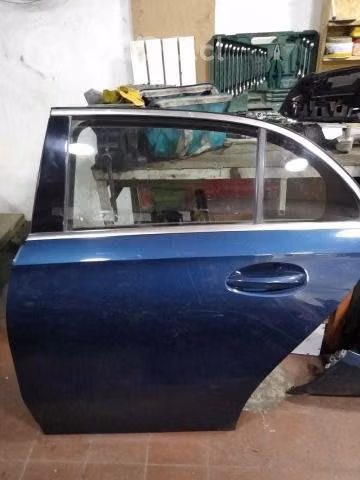 Puerta trasera derecha mercedes benz a200