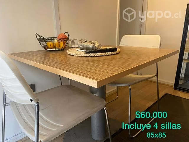 Mesa con cuatro sillas