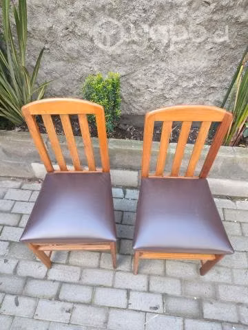 Dos sillas madera