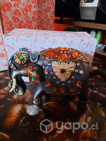 Elefante grande diferente modelo y colores