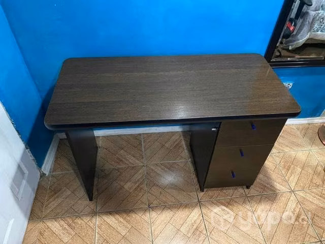 Escritorio en excelente estado - Imagen 4