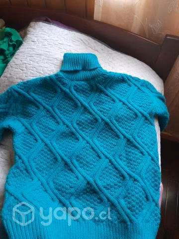 bulto de ropa de dama.