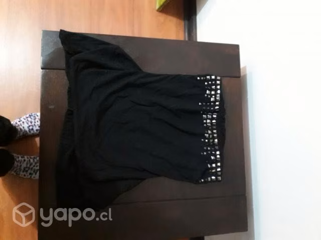 Polera negra straples escote espalda