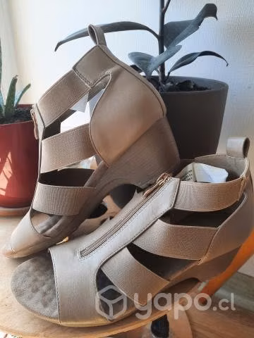 Calzado casual sandalias