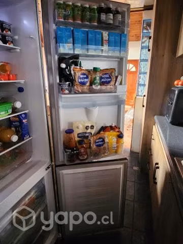 Refrigerador Hisense Bottom freezer 262 litros