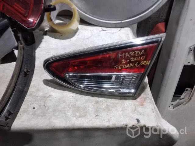 Mazda 2 2010 foco de maleta derecho