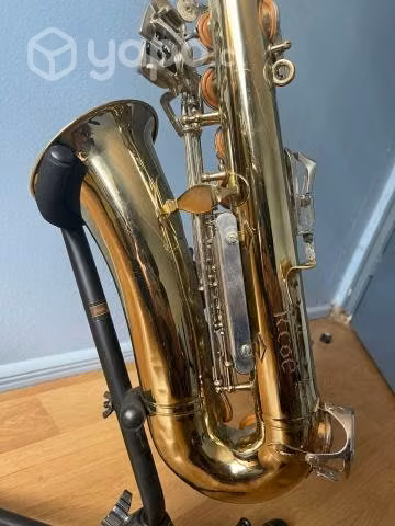 Saxofón Selmer Bundy II+2 Boquillas y Estuche SKB