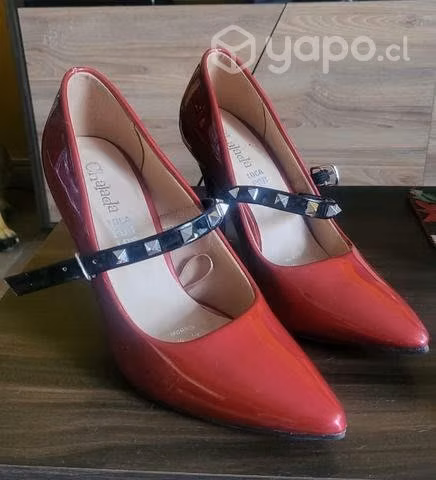Zapatos color rojo N°35
