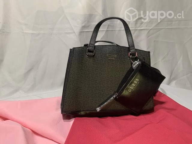 Hermosa cartera Guess