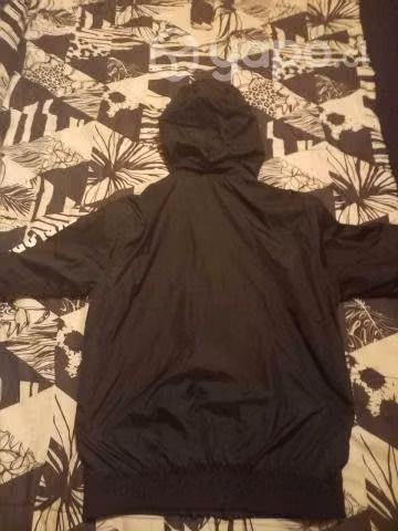 Cortaviento NASA H&M - Imagen 2