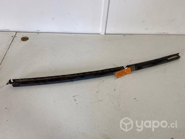 Riel vidrio puerta trasera izq Pick up 2.2 2016