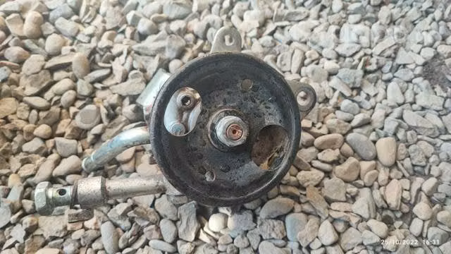 Bomba hidráulica nissan navara