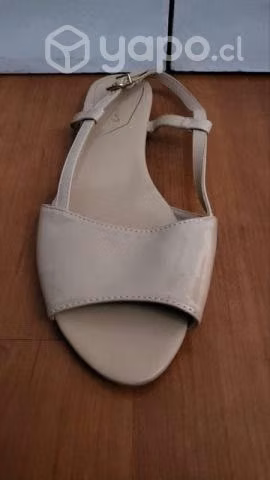 Zapato Charol Sfera talla 41 Cafe Claro NUEVOS
