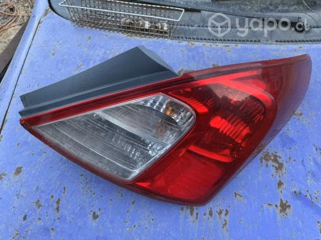 Foco trasero derecho Nissan Versa