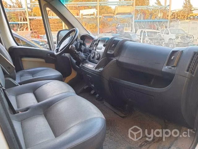 Llanta con neumatico peugeot boxer 2018 usado