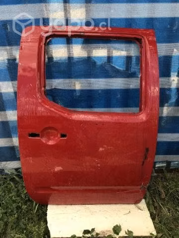 Puerta Trasera RH Nissan Navara