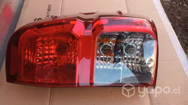 Foco derecho Hilux 2016-2022 original impecable