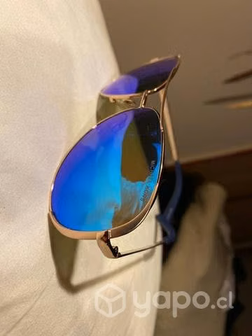 Lentes Michael Kors celestes con marcos cromado - Imagen 2