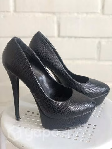 Zapato negro alto con plataforma