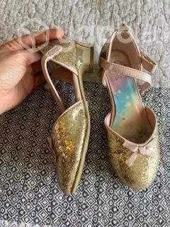 Zapatos princesa con taco talla 29 dorados brillos