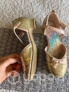Zapatos princesa con taco talla 29 dorados brillos