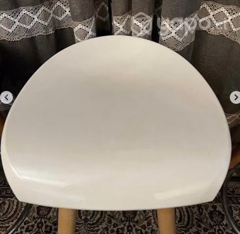 Piso de Bar (2 negros, blanco VENDIDO)