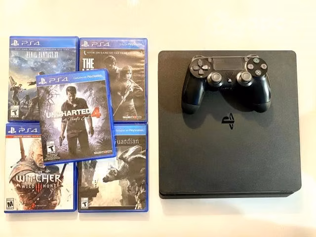 Ps4 500 gb slim y 5 juegos