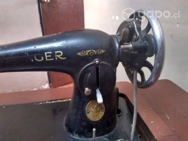 Máquina de coser marca Singer año 1945 - Imagen 2