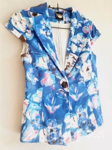 Blazer ASH manga corta. Azul flores. S - Imagen 2