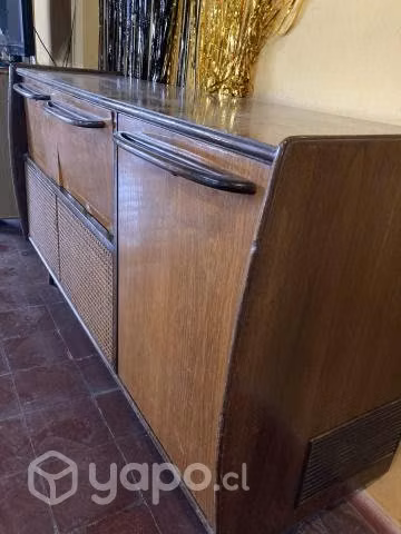 Vitrola con mueble antiguo