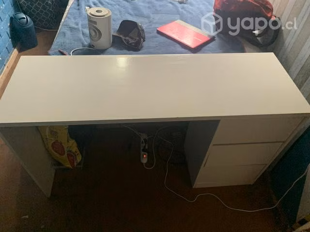 Escritorio en buen estado