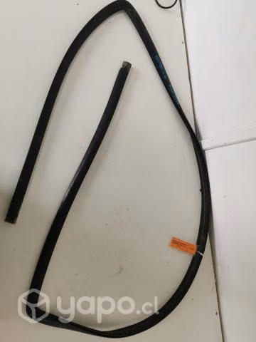 Moldura Parabrisas Mahindra 2016