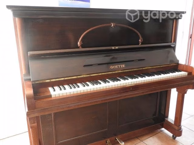 Piano vertical Goetze