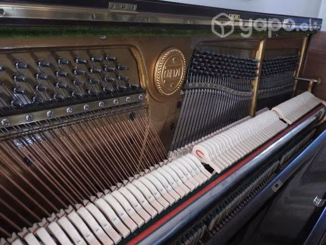 Piano vertical Goetze