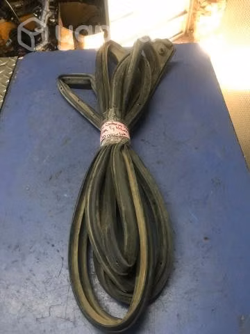 Goma contorno puerta delantera derecha Toyota Hilu