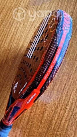 Paleta padel Adidas Carbón Exoskeleton