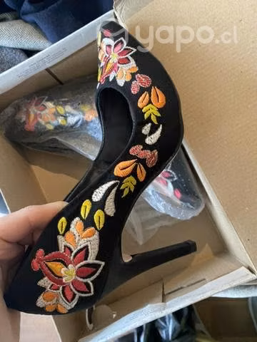 Zapatos brasileros cuero bordado nuevos !!