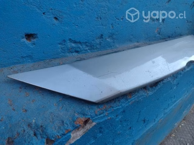 Moldura de mascara mazda 