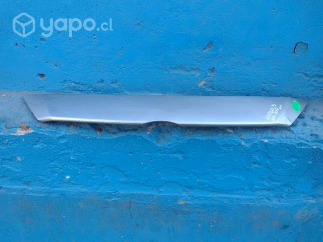 Moldura de mascara mazda 