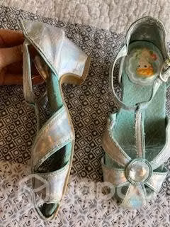 zapatos de princesa niña talla 29 taco plata - Imagen 4