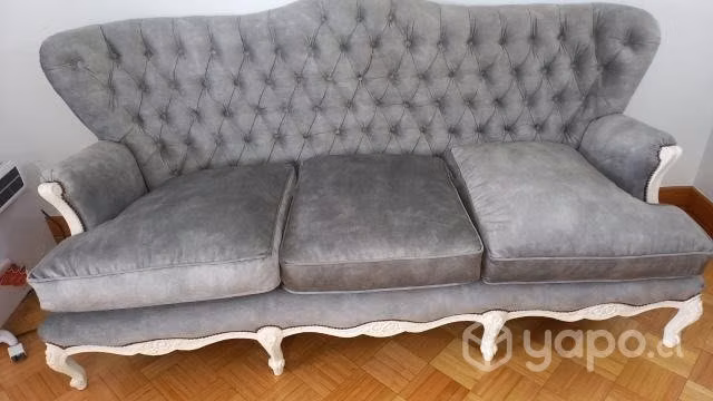 Sillón antiguo recién restaurado