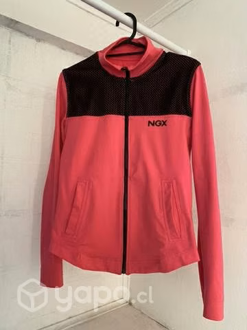 Poleron NGX y Chaqueta mezclilla Mossimo