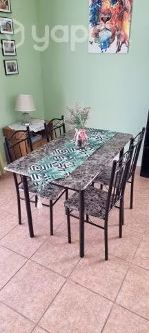 Mesa con 4 sillas