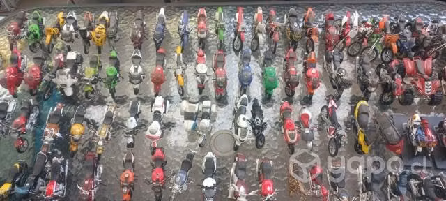 Motos de colección 1:18 y otros.