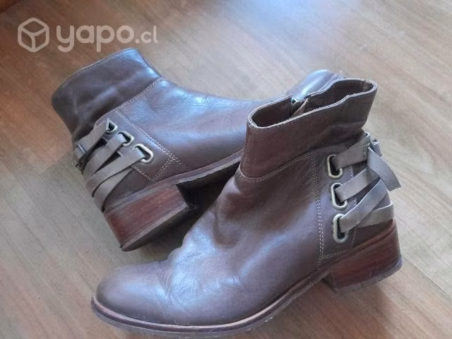Bota cuero; zapato azul tela gruesa