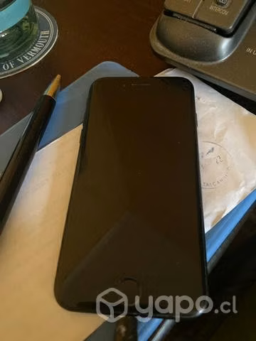 Celular negro sin detalles