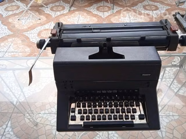 Maquinas de escribir antiguas - Imagen 4