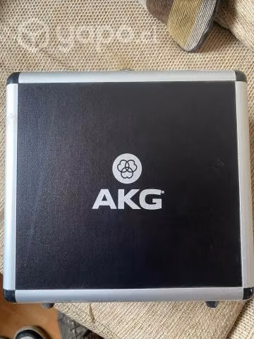 AKG P220