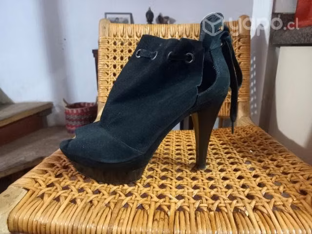 Chalas nine West